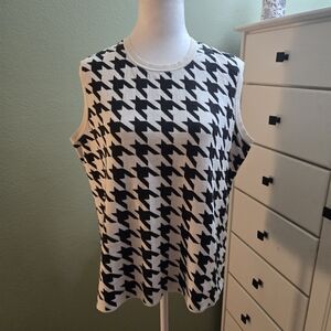Liz Claiborne Black & Creamy White Houndstooth Sleeveless Sweater